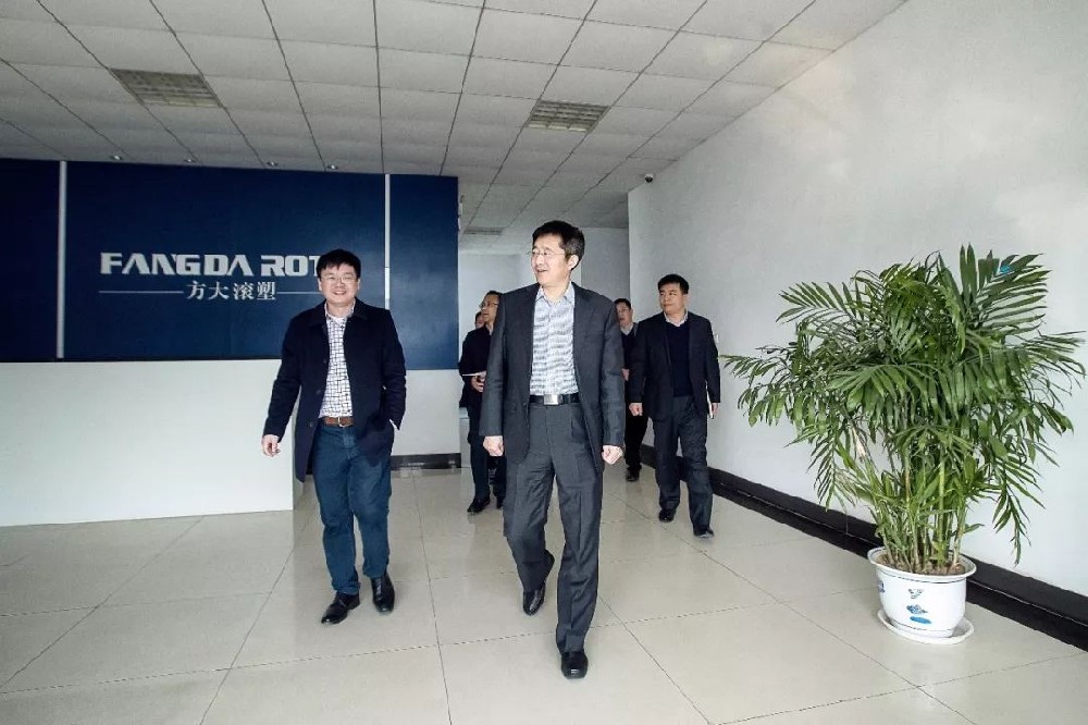 El secretario del comité de trabajo y Director del comité de gestión, Yu Dong, visitó algunas empresas clave de la región para visitar e investigar