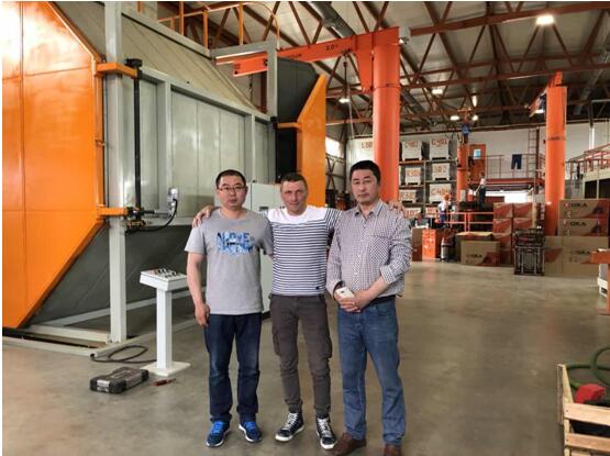 La máquina lanzadera de Yantai Fangda Rotational Molding Co.,Ltd exportó a San Petersburgo, Rusia, y terminó la instalación bien